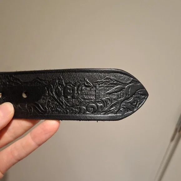 Men's Black Genuine Leather Embossed/Etched Belt with Horse Design (Size US 40) - Picture 8 of 10